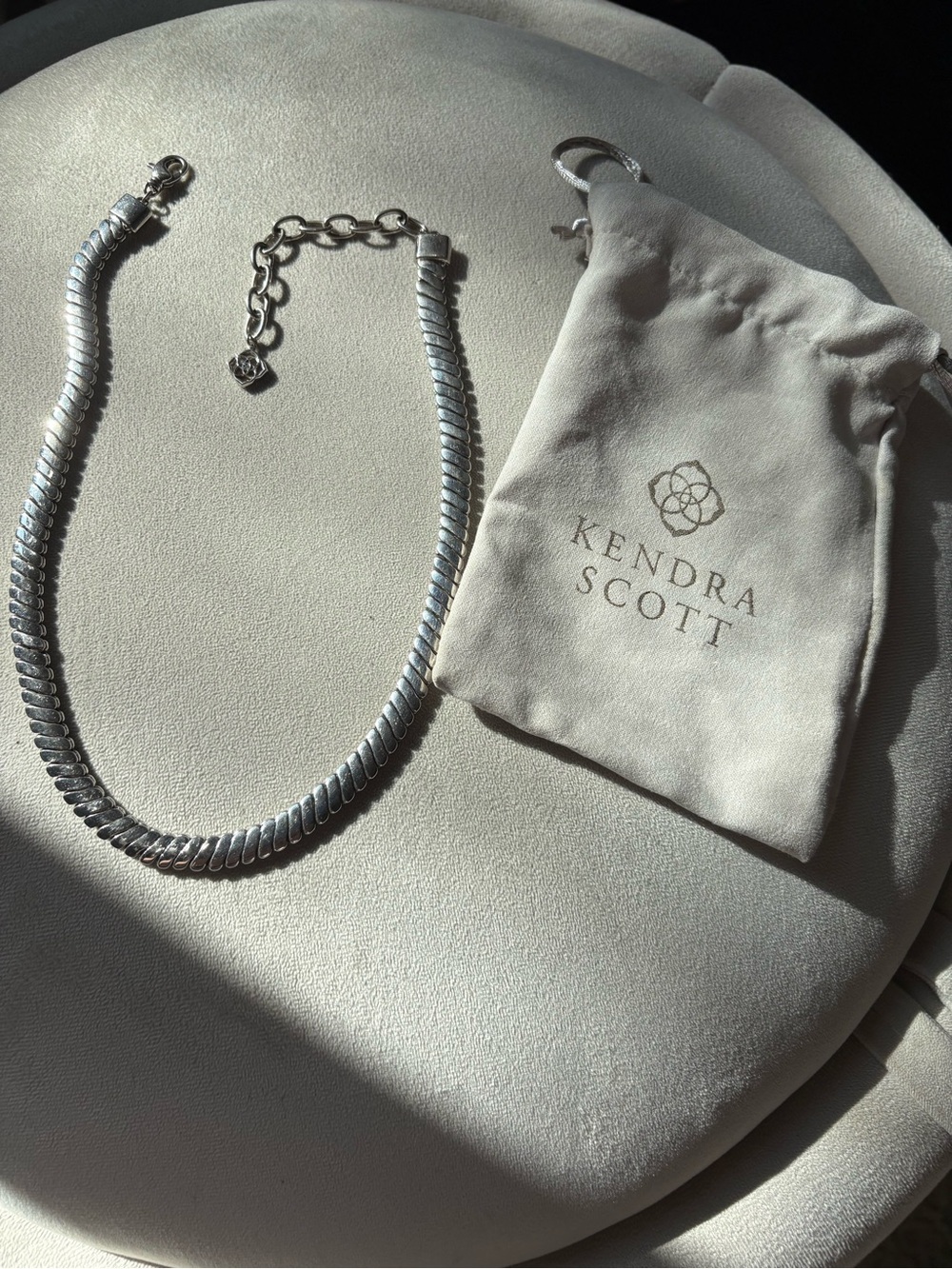 KENDRA SCOTT Lex Chain in Silver - Comes with bag & box